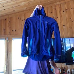 Women’s Nike outer shell jacket or rain coat